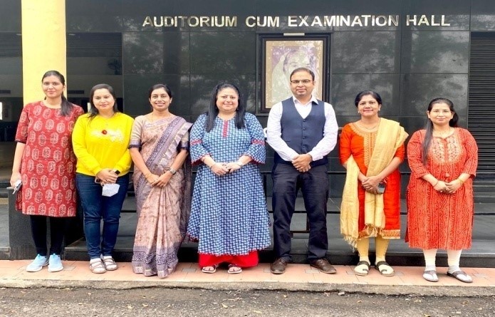 Dr Dinesh Jagiasi and Dr Ratandeep Chawla with All the faculty members of Department of Oral diagnosis and Radiology